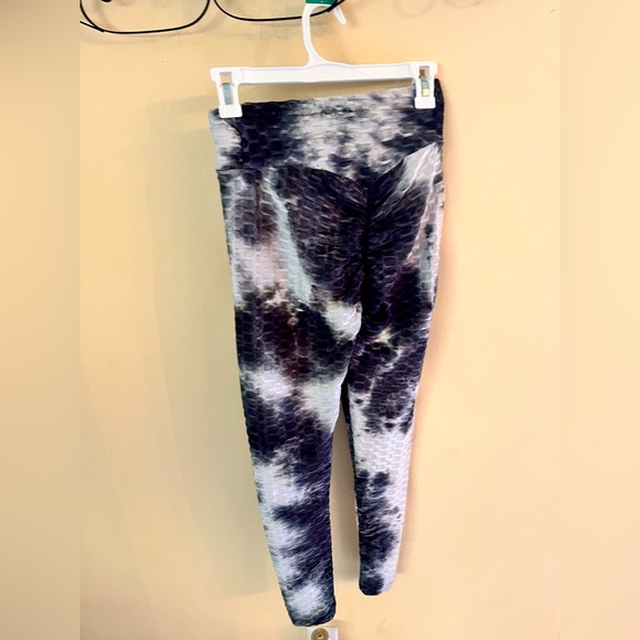 Leggings body contouring size small! Gym, workout and every day wear! - Picture 3 of 7